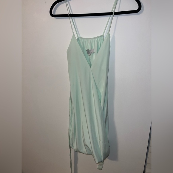 Assali Lavinia x REVOLVE Sleeveless Bow Mint Green V-Neck Mini Dress Large NWT - Picture 5 of 8